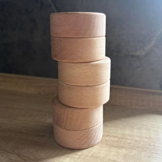 Hlásíme doskladnění pár kousků dřevěných krabiček.Další až v dubnu .🌱 Na první vlásky nebo zoubky vašeho děťátka. Na...